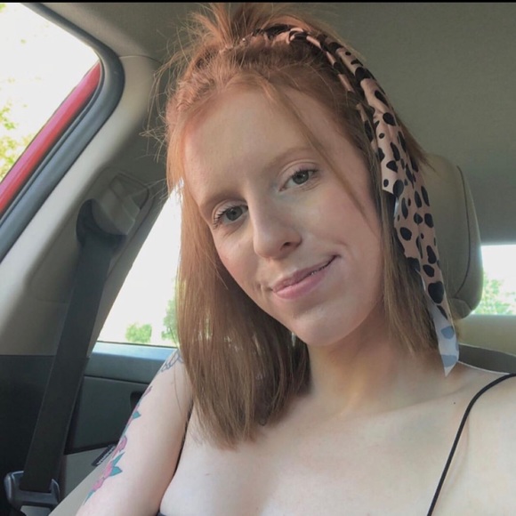 Meet your Posher, Hilary - Picture 1 of 1